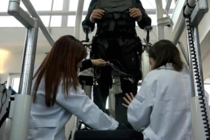 Imagen de Un parapléjico consigue caminar bajo estimulación eléctrica